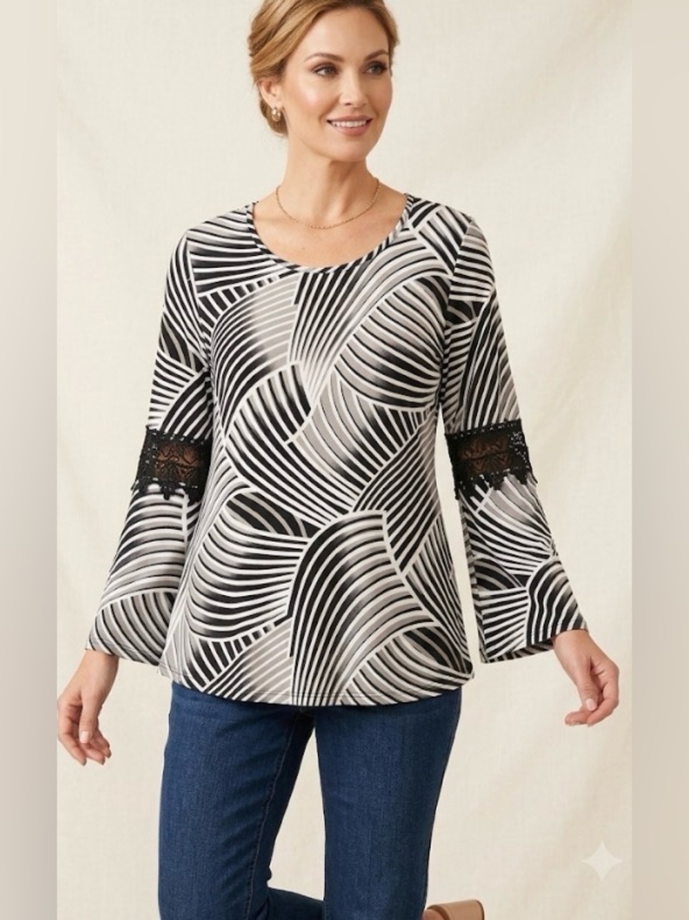 Robert Louis blouse size large black-and-white abstract 3/4 sleeves with lace